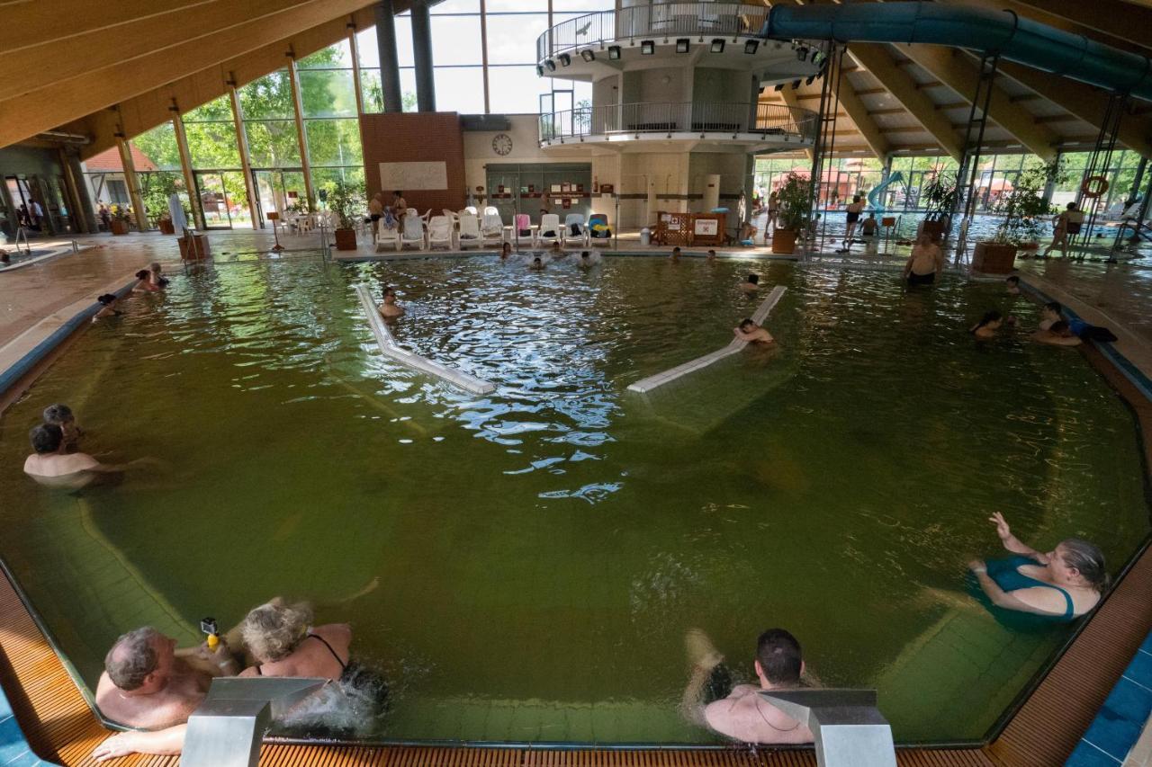 Hotel Kumania Kisujszallas Εξωτερικό φωτογραφία
