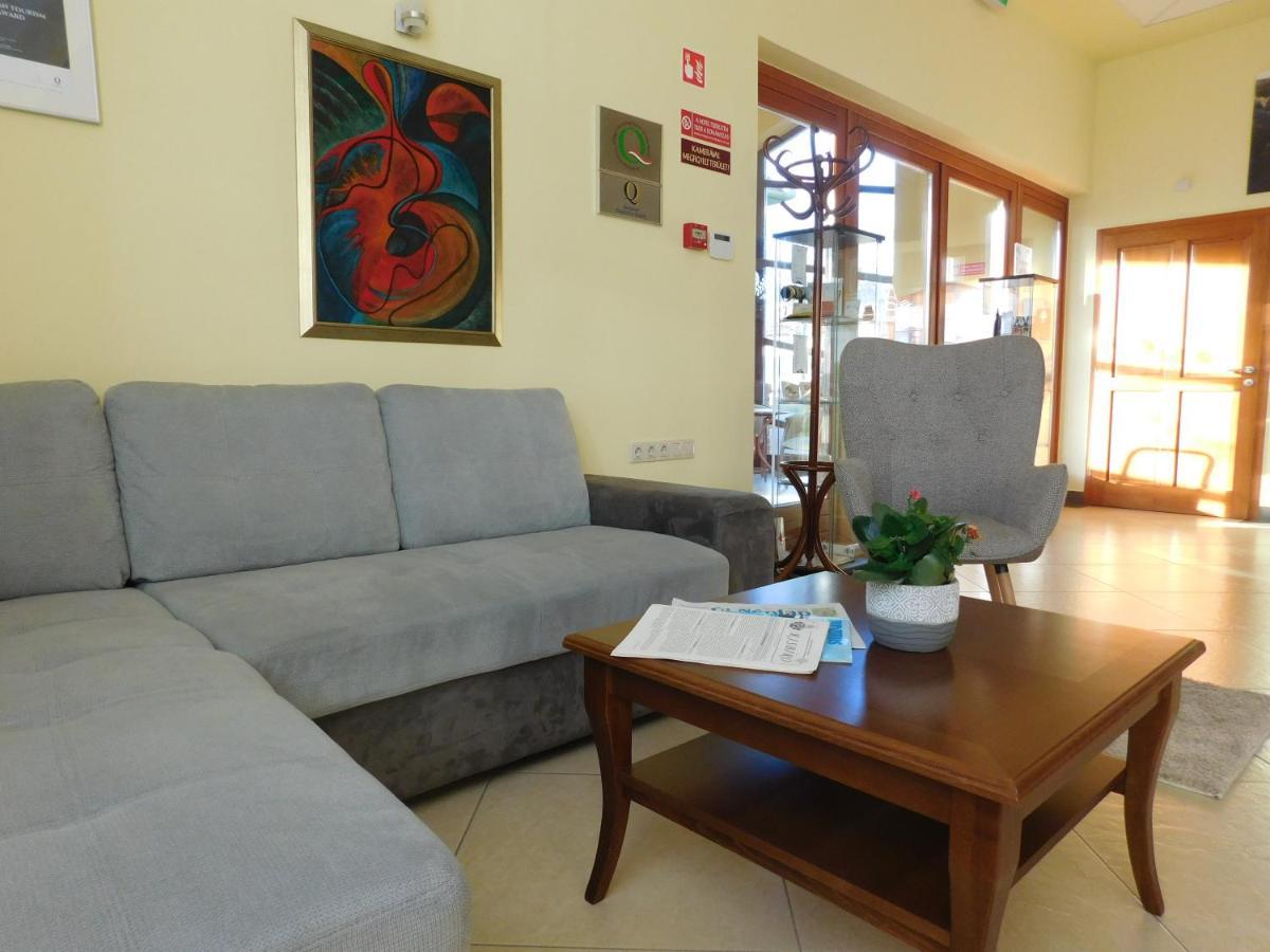 Hotel Kumania Kisujszallas Εξωτερικό φωτογραφία