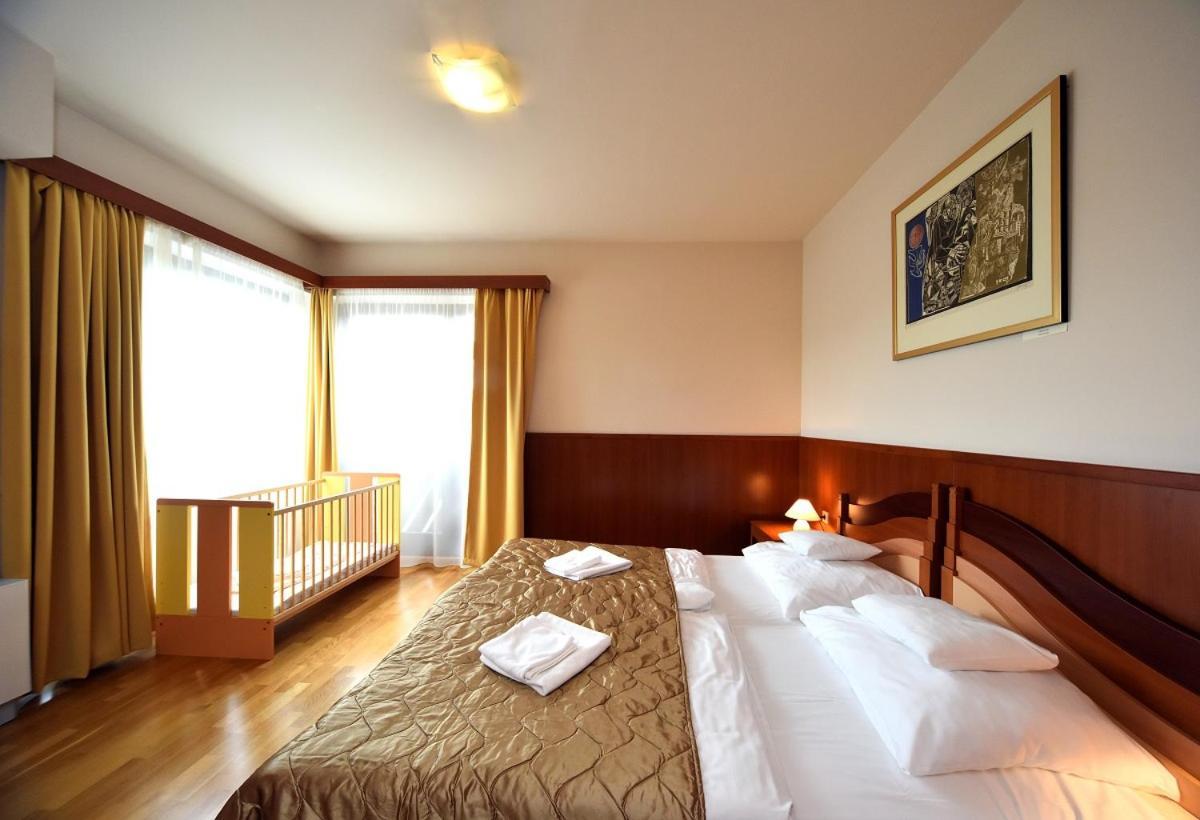 Hotel Kumania Kisujszallas Εξωτερικό φωτογραφία