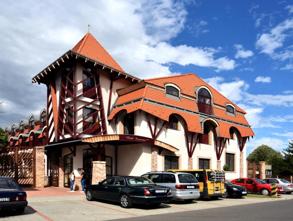 Hotel Kumania Kisujszallas Εξωτερικό φωτογραφία