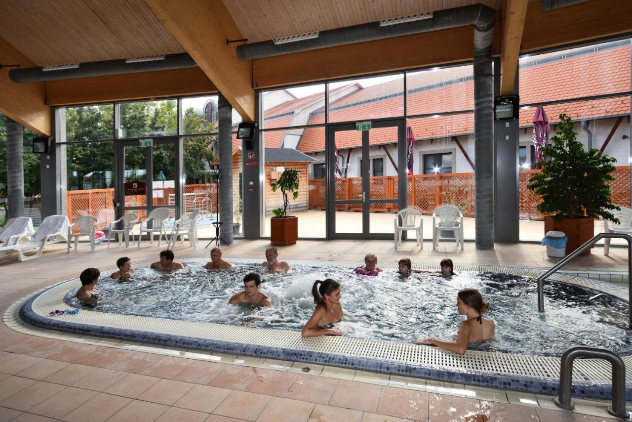 Hotel Kumania Kisujszallas Εξωτερικό φωτογραφία