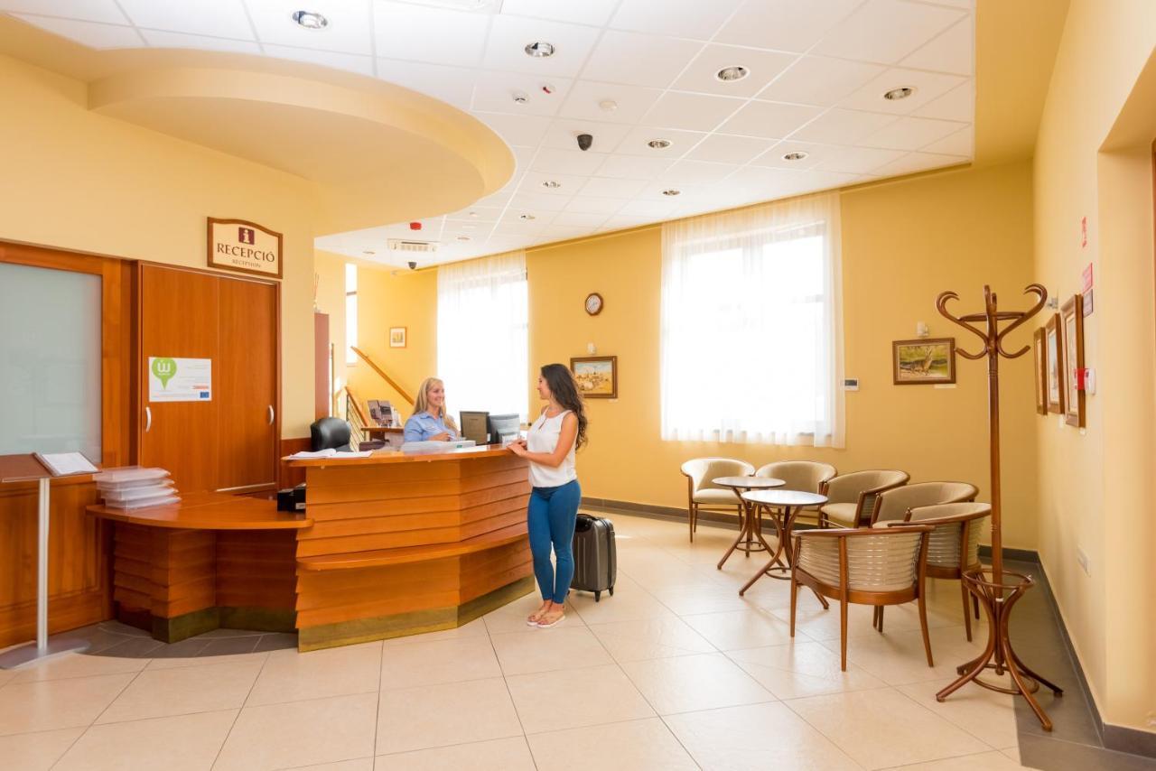 Hotel Kumania Kisujszallas Εξωτερικό φωτογραφία