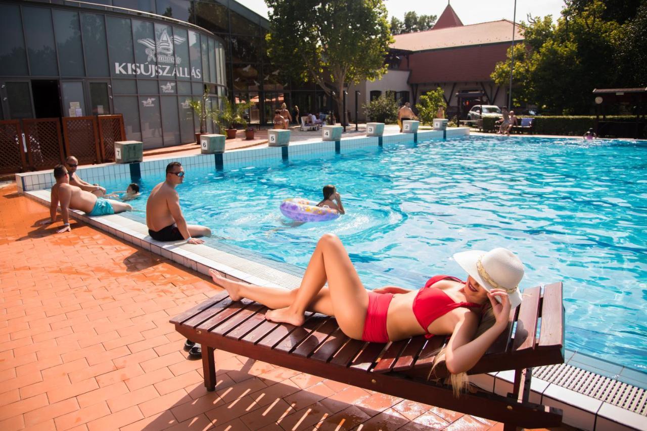 Hotel Kumania Kisujszallas Εξωτερικό φωτογραφία