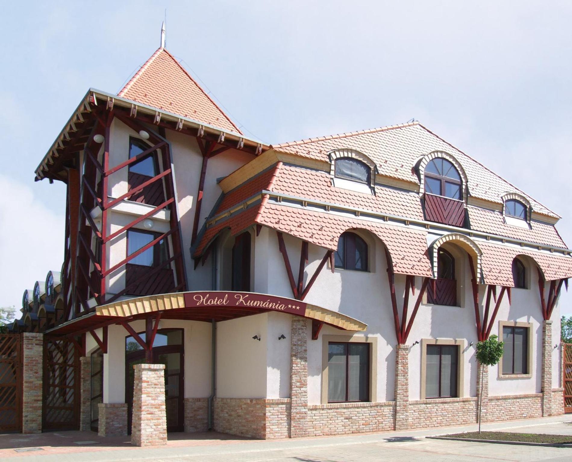Hotel Kumania Kisujszallas Εξωτερικό φωτογραφία